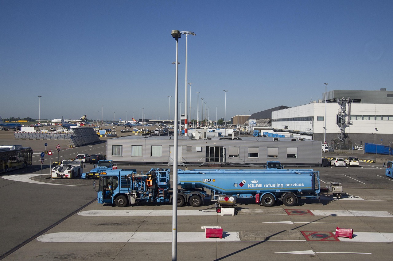 中航高科:中航航空高科技股份有限公司关于以集中竞价交易方式回购股份的回购报告书