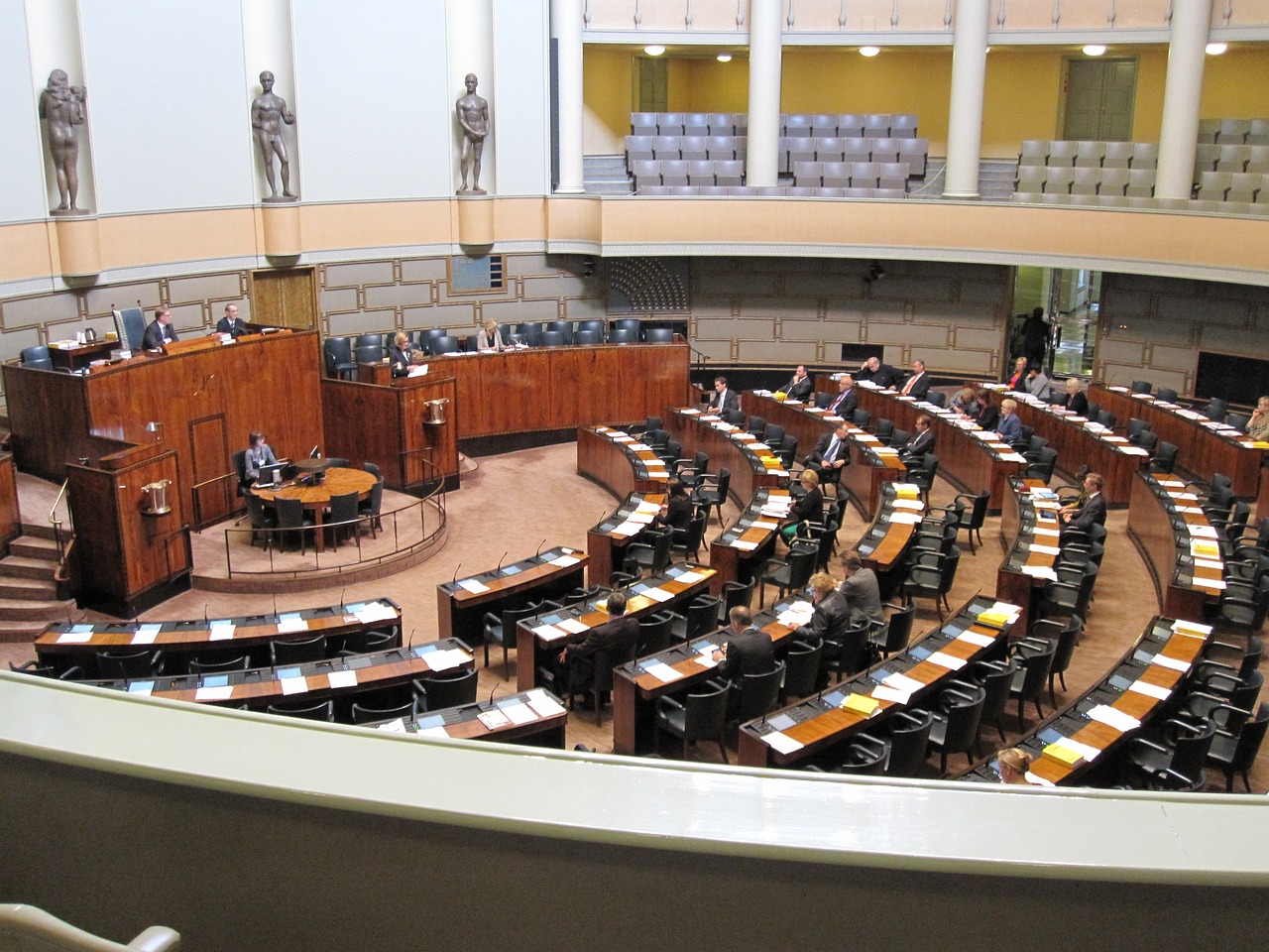 新特电气:第五届董事会第十二次会议决议公告
