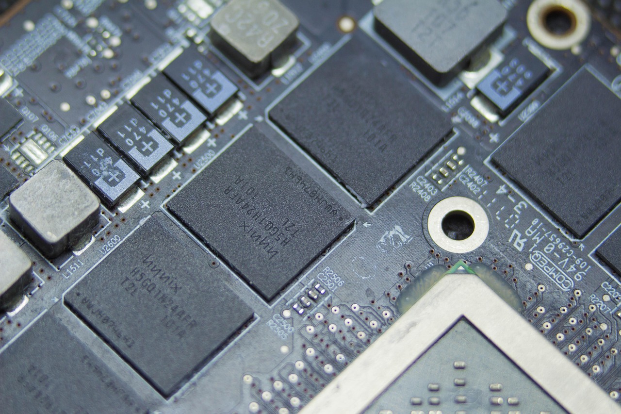 英特尔推出工作站级AI GPU 试图从英伟达、AMD手中抢占市场