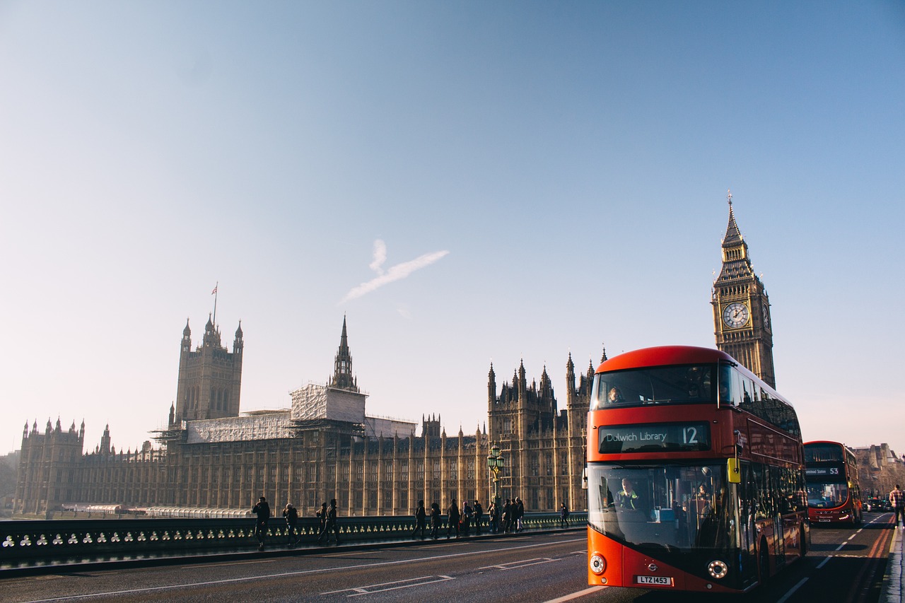 疫情背景下，去英国留学是否合适？疫情去英国留学合适吗