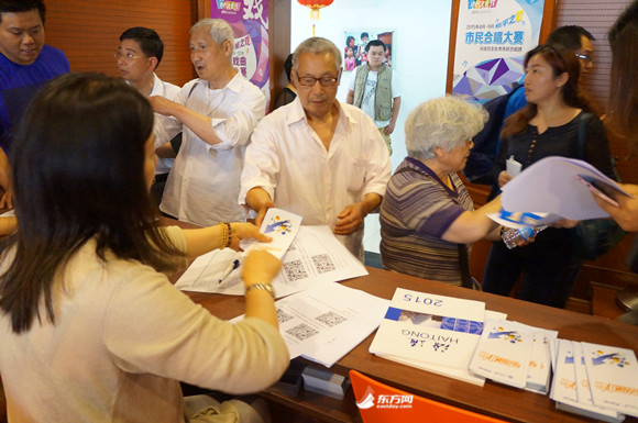 居民获得拆房赔偿的依据是什么？这种赔偿依据如何影响居民的权益？
