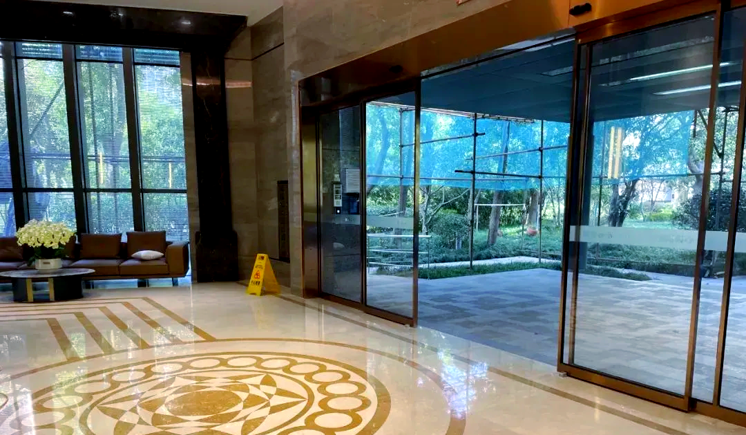 开发商只管挖坑不管埋，南京神盘业主竟自筹4000万“整容”