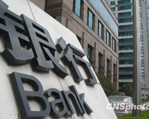 银行服务电子化对传统客户有何挑战？